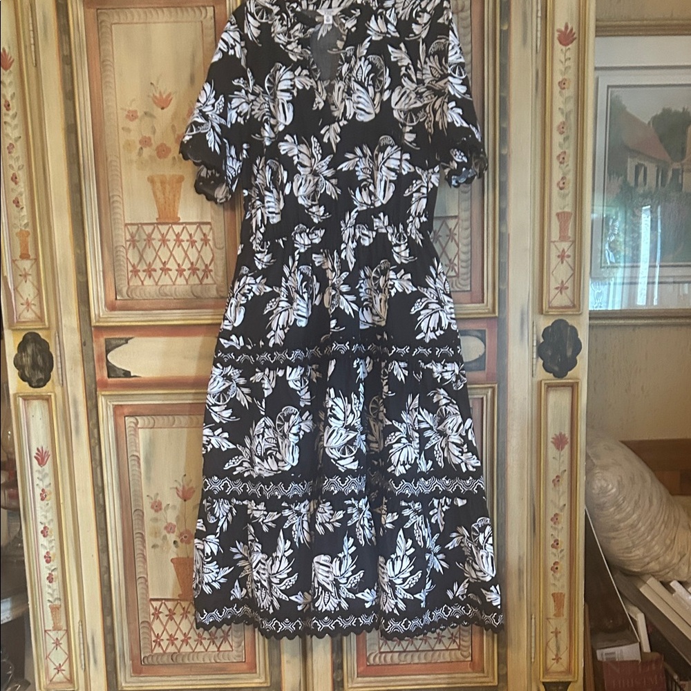crown & ivy Black and White Botanical Tiered Midi Dress NWOT
